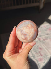 Load image into Gallery viewer, Flower agate sphere (butterfly)
