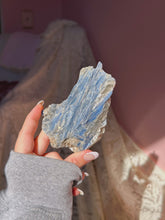 Load image into Gallery viewer, AA quality kyanite specimen
