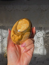 Load image into Gallery viewer, Carnelian XXL palmstone
