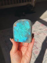 Load image into Gallery viewer, Labradorite freeform
