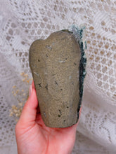 Load image into Gallery viewer, Apophyllite/stilbite freeform
