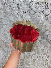 Load image into Gallery viewer, Vintage trinket box
