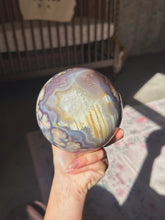 Load image into Gallery viewer, Moody flower agate sphere
