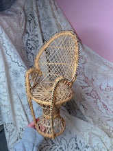 Load image into Gallery viewer, Antique plant chair

