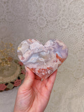 Load image into Gallery viewer, Flower agate heart
