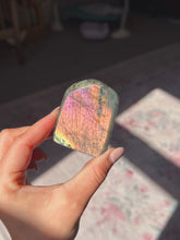 Load image into Gallery viewer, Labradorite freeform
