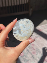 Load image into Gallery viewer, Flower agate palmstone
