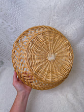 Load image into Gallery viewer, Vintage basket
