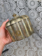 Load image into Gallery viewer, Vintage trinket box

