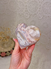 Load image into Gallery viewer, Flower agate heart

