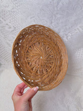 Load image into Gallery viewer, Vintage basket
