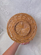 Load image into Gallery viewer, Vintage basket
