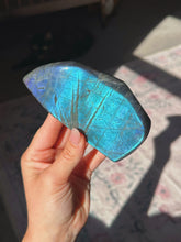 Load image into Gallery viewer, Labradorite freeform

