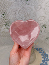 Load image into Gallery viewer, Rose quartz heart bowl
