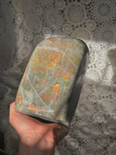 Load image into Gallery viewer, Labradorite freeform
