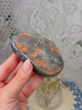 Load image into Gallery viewer, Labradorite freeform
