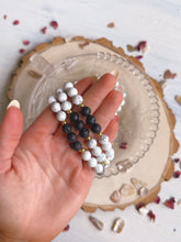 Load image into Gallery viewer, Howlite &amp; lava bracelet
