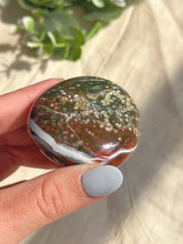 Load image into Gallery viewer, Veinless ocean jasper palmstone
