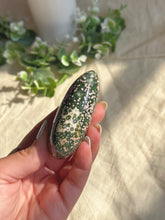 Load image into Gallery viewer, Veinless ocean jasper palmstone
