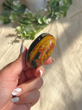 Load image into Gallery viewer, Veinless ocean jasper palmstone
