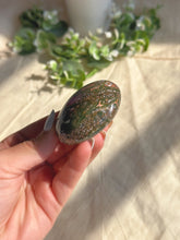 Load image into Gallery viewer, Veinless ocean jasper palmstone
