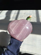 Load image into Gallery viewer, Rose quartz heart
